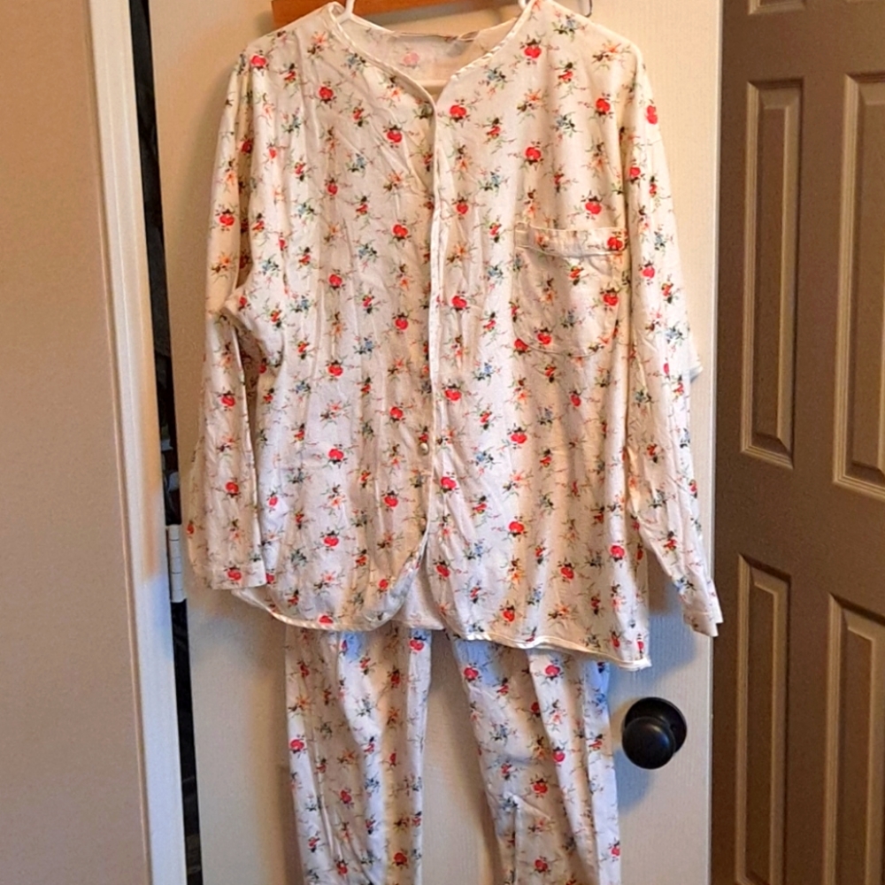 Victoria's Secret Pajama Set, Cream color, medium